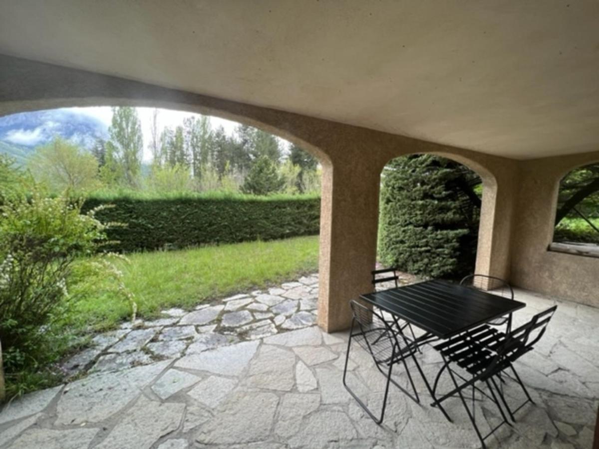 Bas De Villa En Face Du Lac De Savines Exterior photo